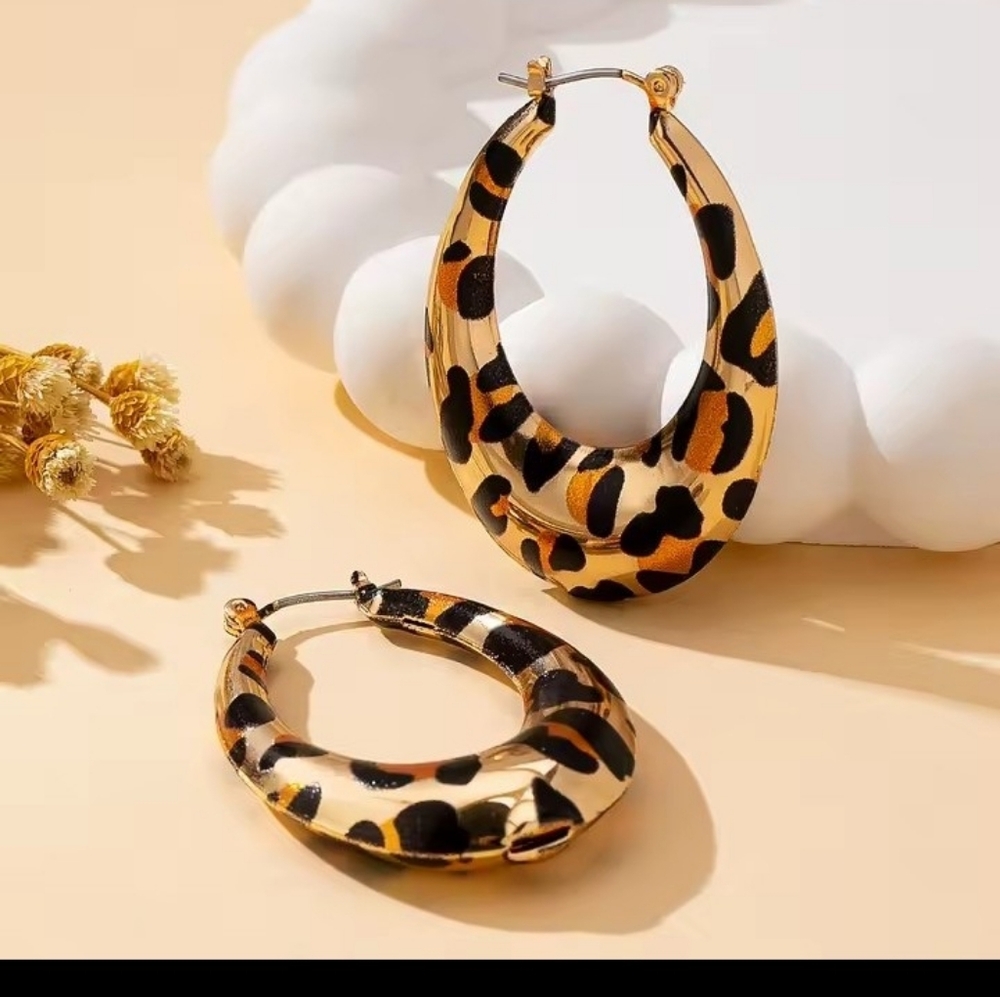 Luxury Leopard Gold Hoop Earrings Women's New f89 - Picture 3 of 3